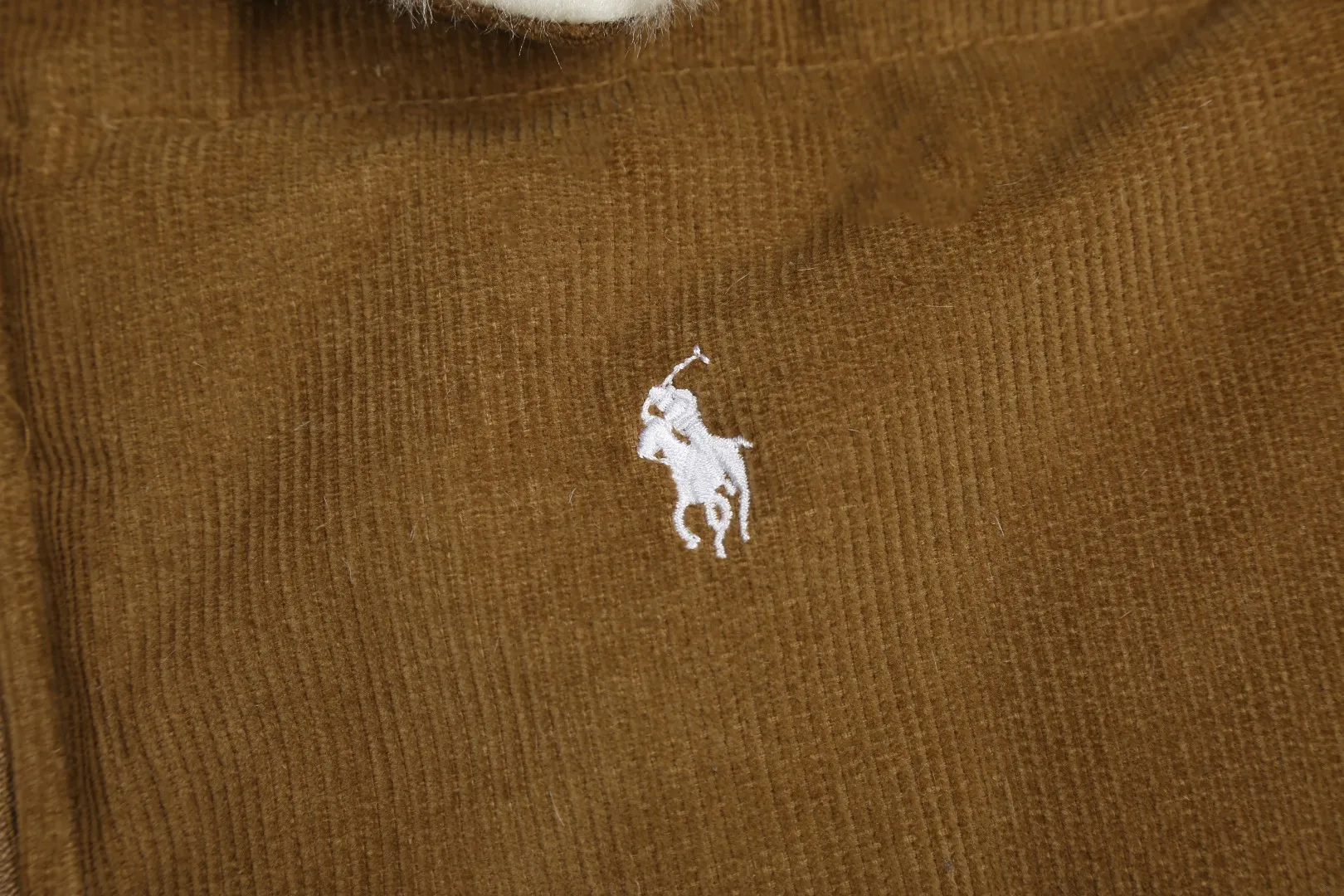 P610 White background picture [Popular item] Style number: 24382# Color: Khaki Brown Size: S to The original YKK white copper nude zipper has zipper pockets on both sides ✅ - RL2024 new down jacket Khaki corduroy cotton jacket The warm atmosphere of autumn and winter is online. The comfort brought by the cotton corduroy face and the three-dimensional grain velvet lapels. The high-waisted short version takes into account both the fit and warmth.